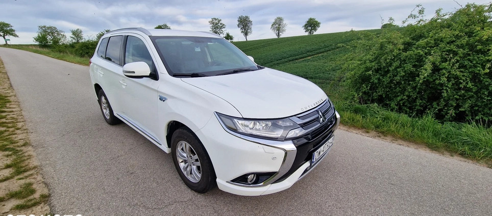 Mitsubishi Outlander cena 63500 przebieg: 305784, rok produkcji 2016 z Wrocław małe 121